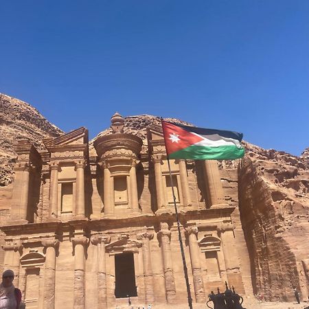 Ad Deir Guesthouse Wadi Musa Bagian luar foto
