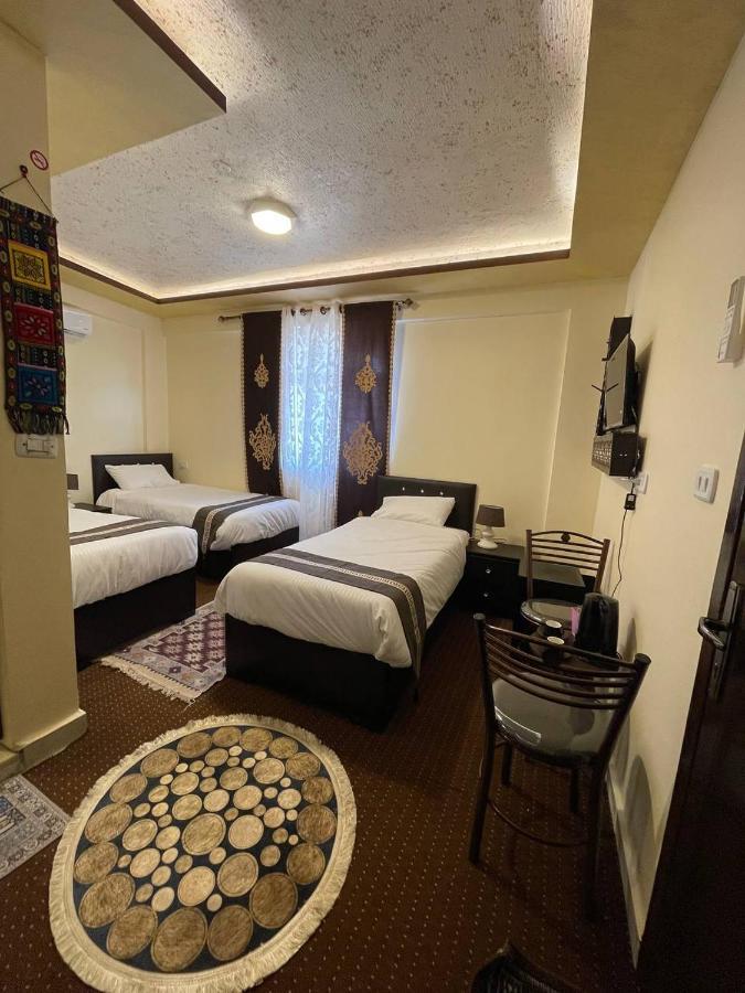 Ad Deir Guesthouse Wadi Musa Bagian luar foto