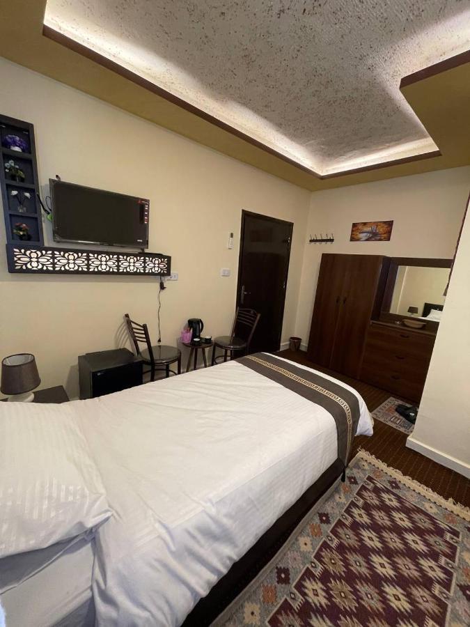 Ad Deir Guesthouse Wadi Musa Bagian luar foto