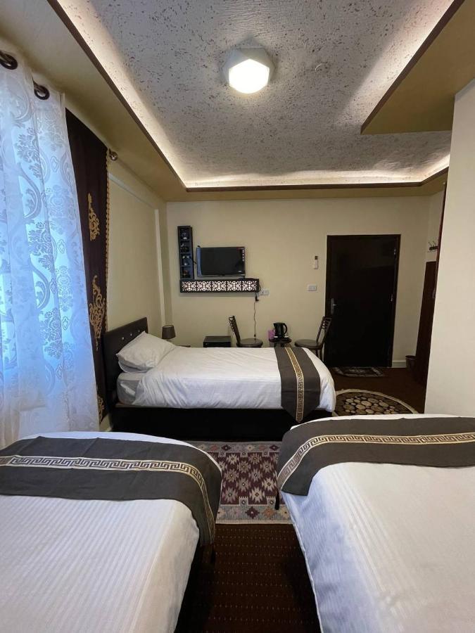 Ad Deir Guesthouse Wadi Musa Bagian luar foto