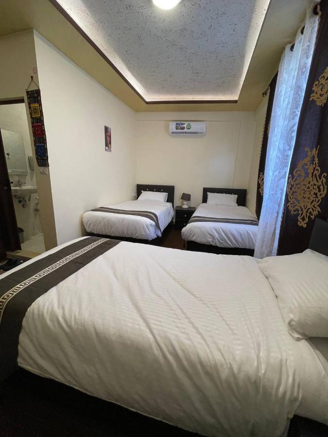 Ad Deir Guesthouse Wadi Musa Bagian luar foto