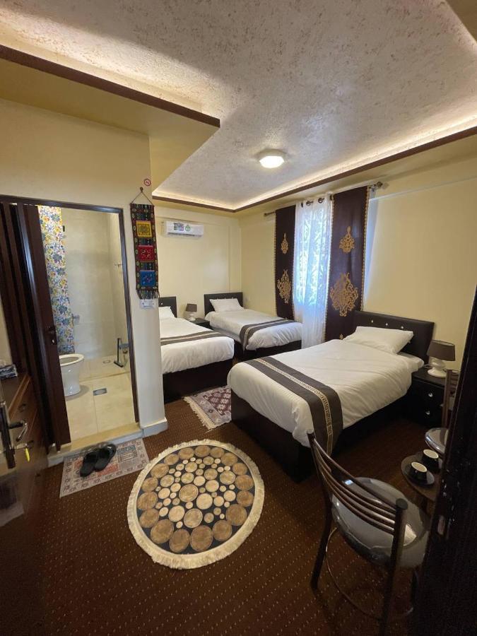 Ad Deir Guesthouse Wadi Musa Bagian luar foto